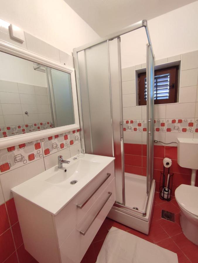 Laus Apartment *