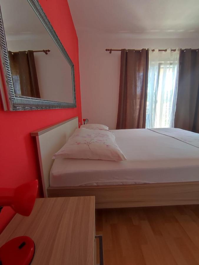 Laus Apartment *