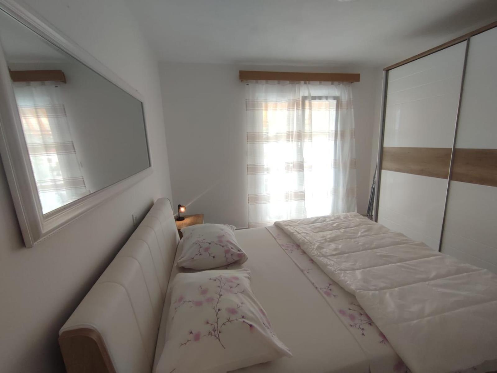 Laus Apartment