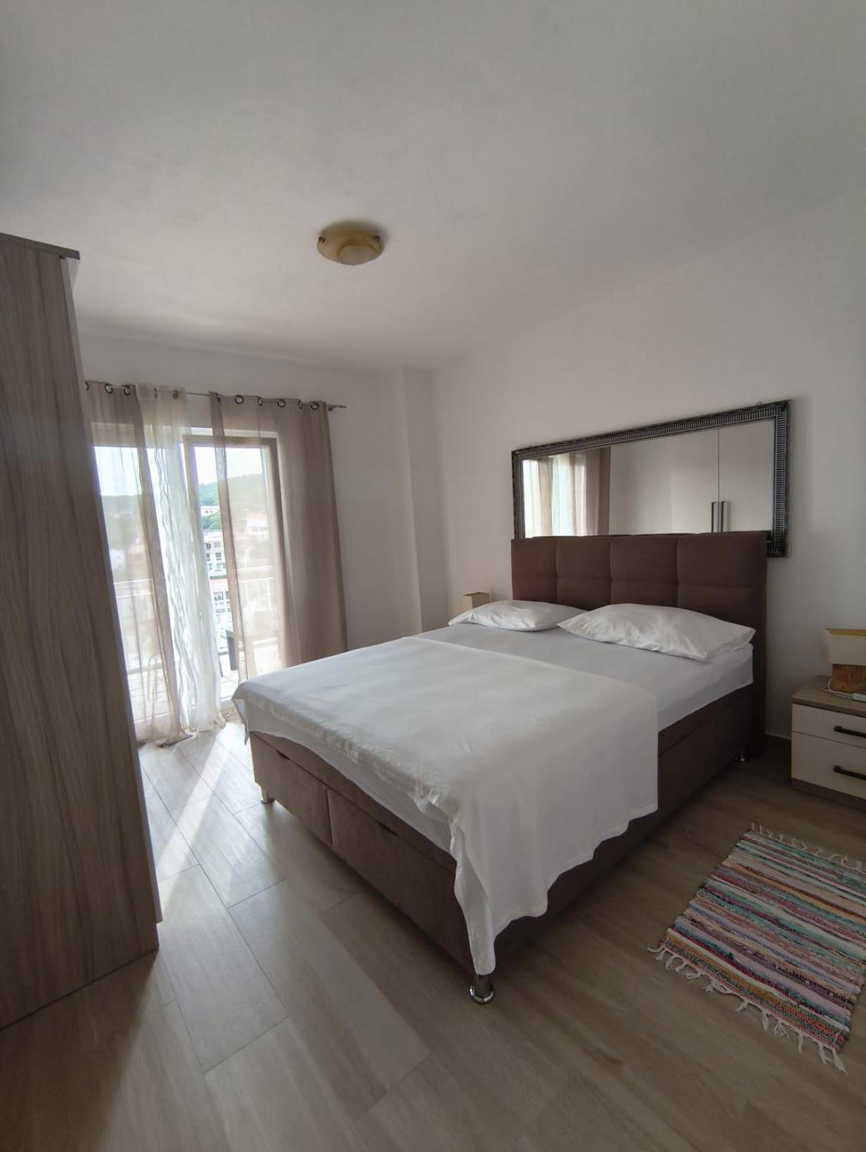 Laus Apartment *
